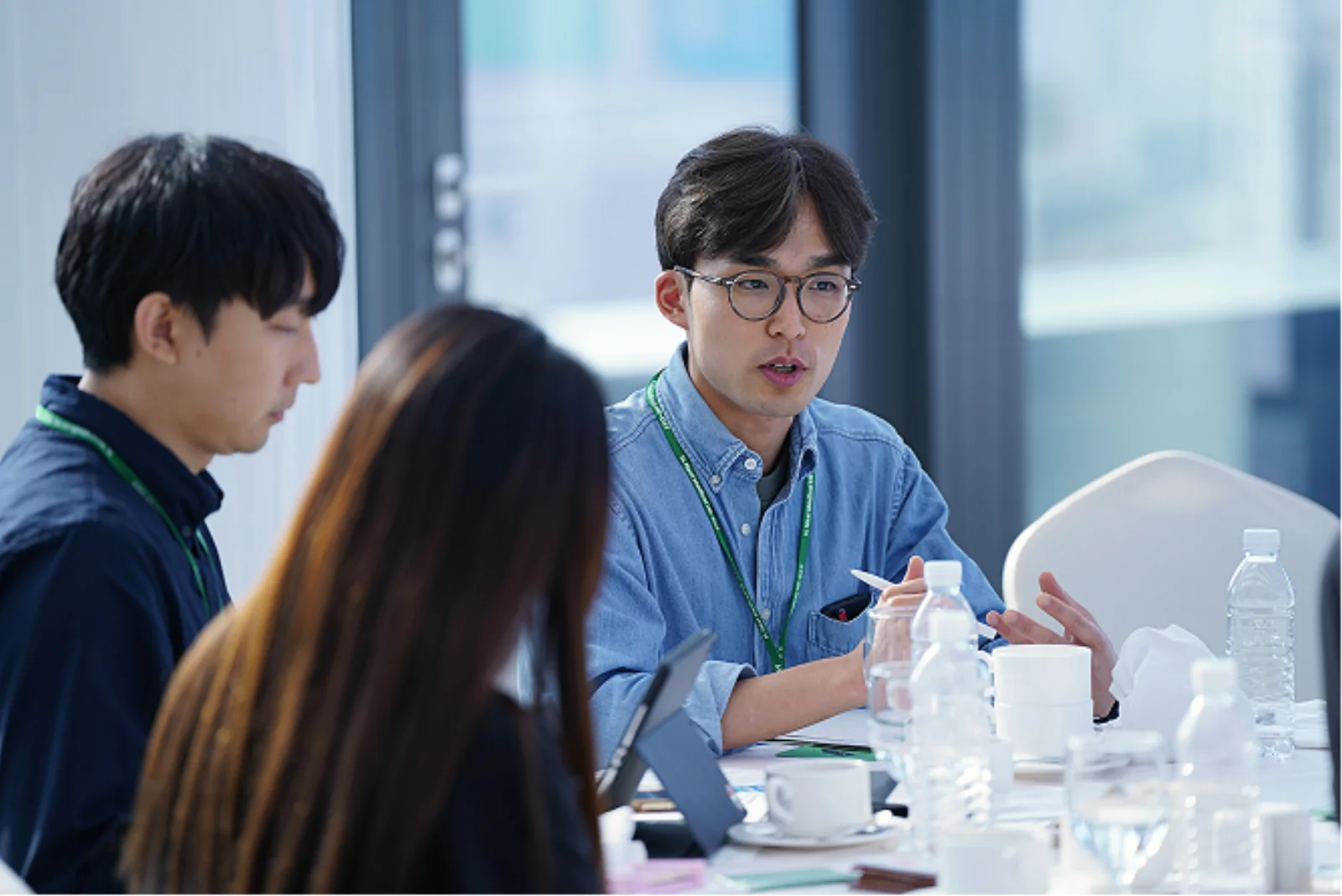 H. Next Medical HR-DAY — 테이블별 대화 장면